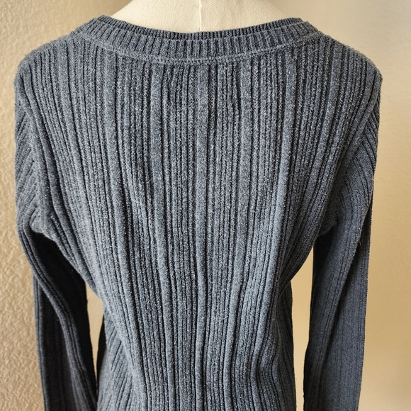 Sonoma knit sweater. Size Medium. Long-sleeved v-neck. - Picture 6 of 12